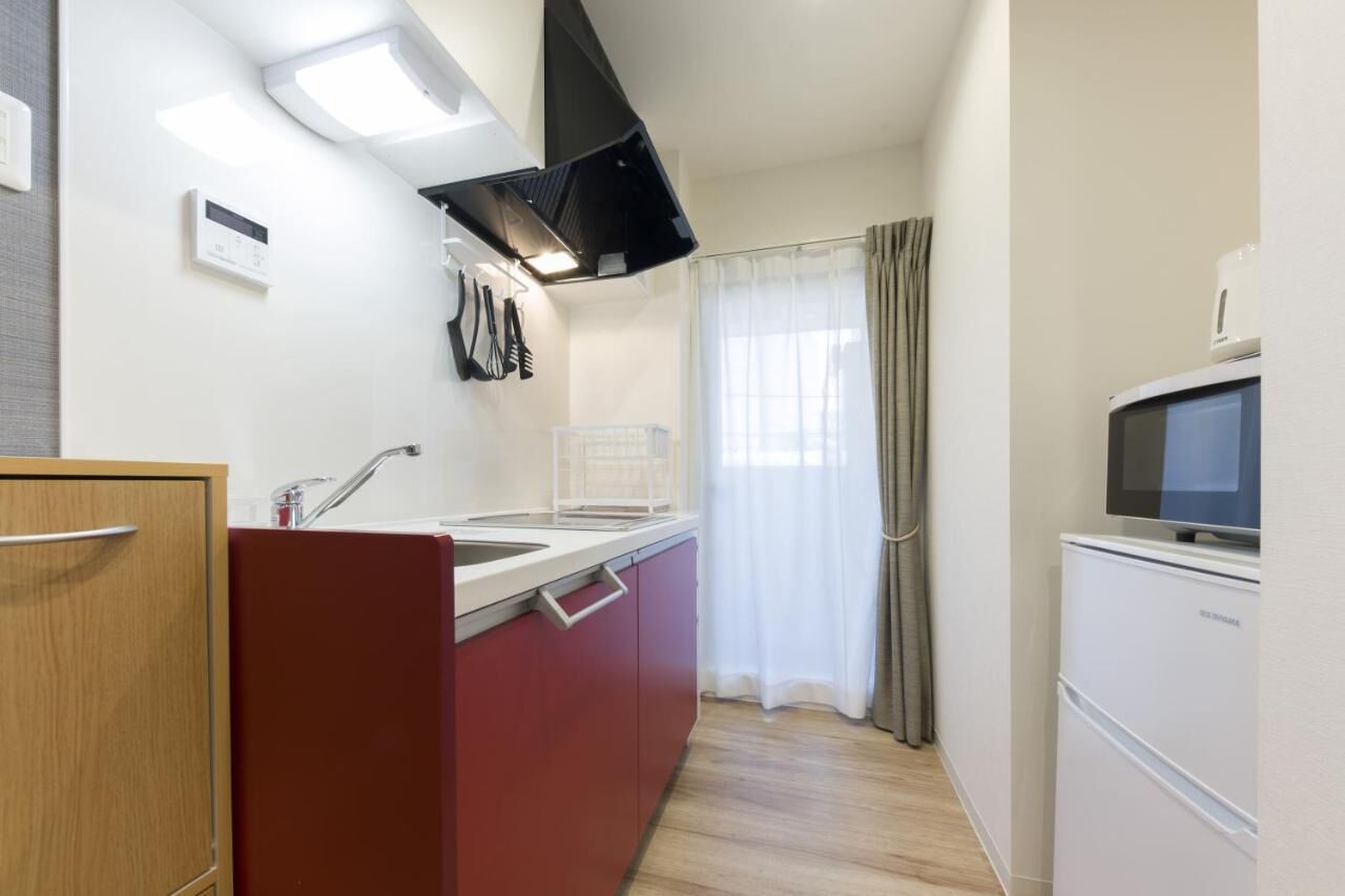 Fridge, microwave, griddle, cookware/dishes/utensils