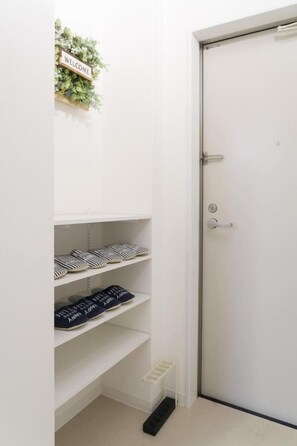 Free WiFi, bed sheets - Yukishigure-Taisho (Osaka)