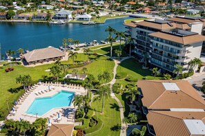 Exterior - Gorgeously Modern Remodeled South Seas Condo on Clam Bay (Marco Island)