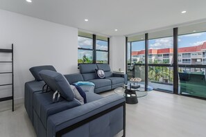 Living area - Gorgeously Modern Remodeled South Seas Condo on Clam Bay (Marco Island)