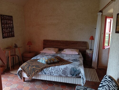 Room in thatched cottage in the countryside 2 kms from pointe de la torche