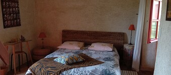 Room in thatched cottage in the countryside 2 kms from pointe de la torche
