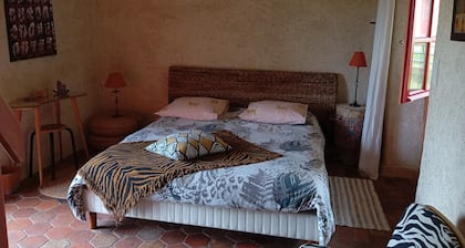 Room in thatched cottage in the countryside 2 kms from pointe de la torche
