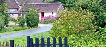 Room in thatched cottage in the countryside 2 kms from pointe de la torche