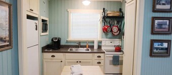  Persimmon Place cozy cabin with AC in Marshall - Perfect for a relaxing getaway