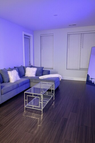 Charming 2-bedroom apartment with fitness room and AC in lovely Cincinnati