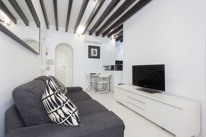 TV - BLACK&WHITE APARTMENT minimum stay 31 nights (Palma de Mallorca)