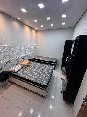 5 عدّة غرف نوم وواي فاي وملاءات أسرّة