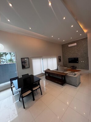 Interior - Florida mansion (Bertioga)