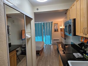 Iron/ironing board, free WiFi, bed sheets - 10th Fl Inn on the Park | Pool | AC | City & Park View (Honolulu)