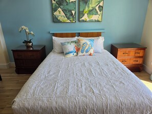 Tabla de planchar con plancha, wifi gratis y ropa de cama