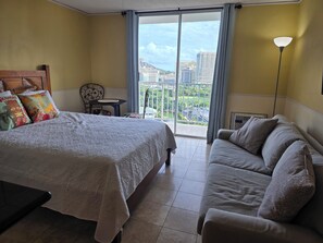 Iron/ironing board, free WiFi, bed sheets - 20th Fl Inn on the Park | Diamond Head & Ocean View | AC | Pool (Honolulu)