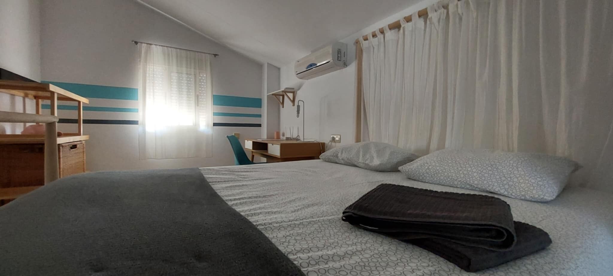 3 makuuhuonetta, silitysrauta/-lauta, ilmainen Wi-Fi, vuodevaatteet