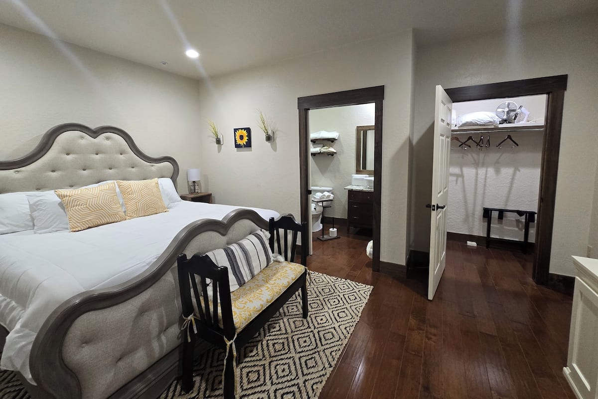 Caja de seguridad en la habitación y decoración personalizada