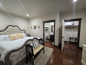 Deluxe Room | Premium bedding, in-room safe, individually decorated - Bluebird Place (Elk City)