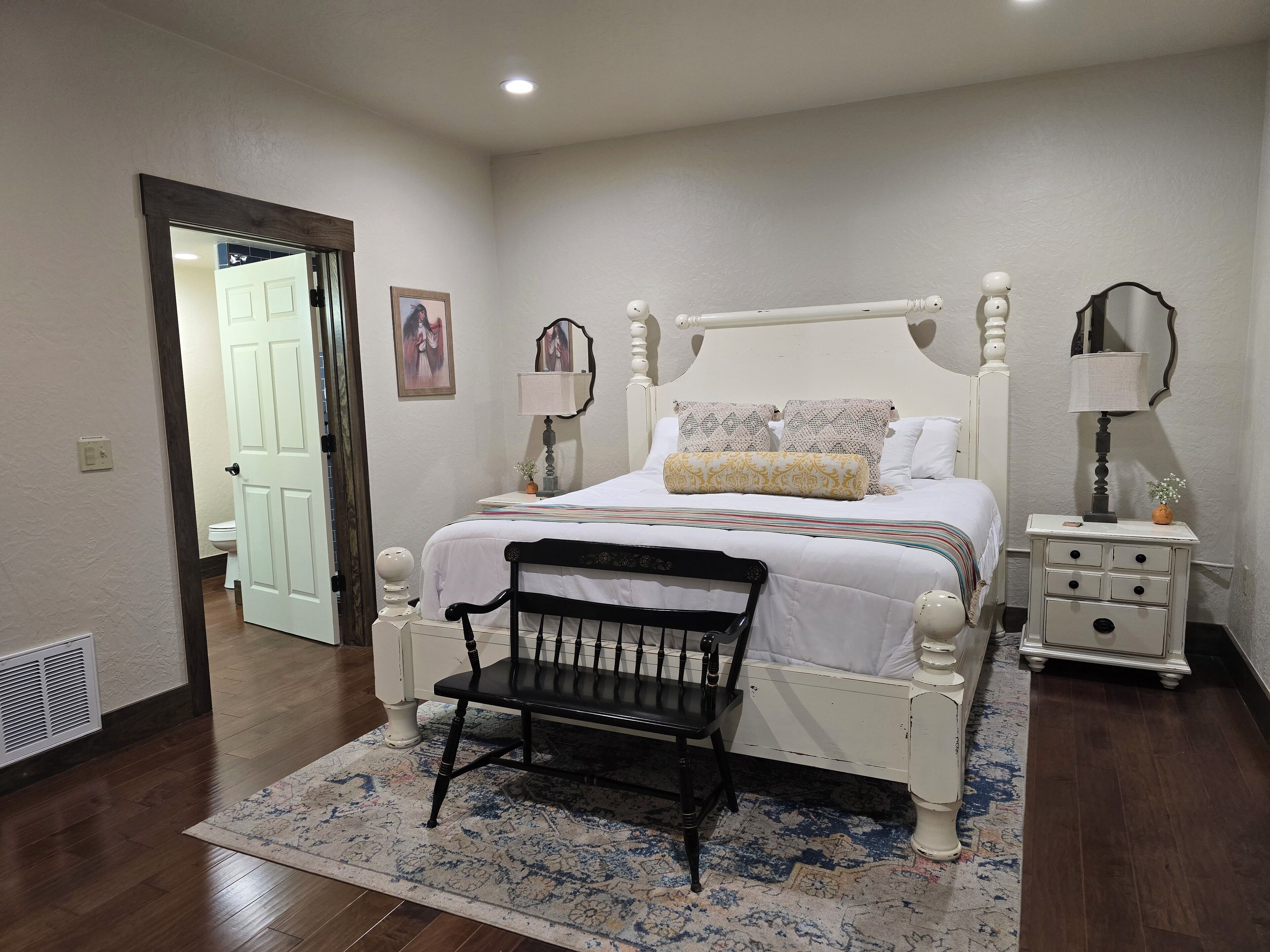 Deluxe Room | In-room safe, individually decorated, individually furnished