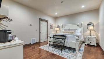 Deluxe Room | Premium bedding, in-room safe, individually decorated