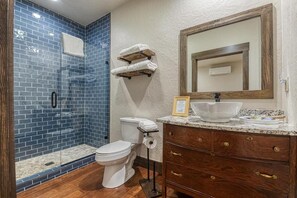 Artículos de tocador gratuitos, secador de pelo, jabón, shampoo