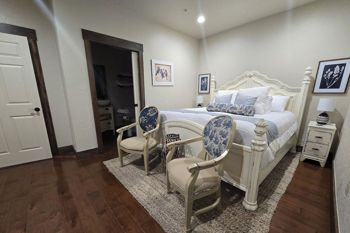 Caja de seguridad en la habitación y decoración personalizada