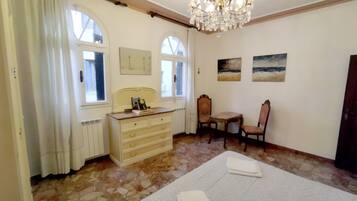 2 habitaciones, tabla de planchar con plancha y wifi gratis