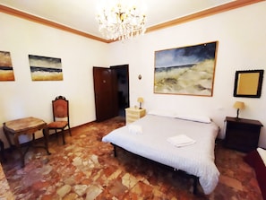 2 bedrooms, iron/ironing board, free WiFi, bed sheets - Ca' Porpora family apartment in the historic centre of Venice - Cannaregio (Venezia)
