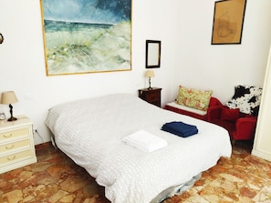 Fer et planche à repasser, draps fournis