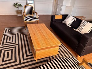 Smart TV, music library, video library - Upscale Furnished residence in Cocody city center, Abidjan, 10 min from Plateau (Abidjan)