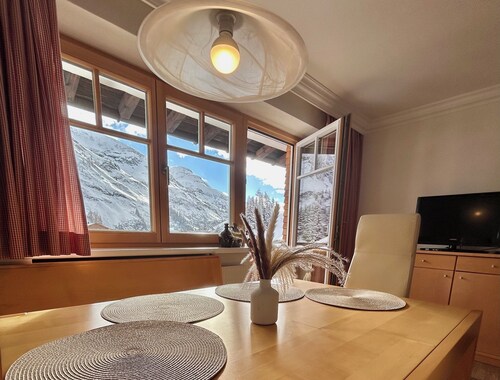 Haus Wallis - Apartment Räuberhöhle - Ski-in and Ski-out at Ski Arlberg