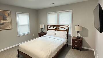 2 Schlafzimmer, Zimmersafe, Bügeleisen/Bügelbrett, kostenloses WLAN