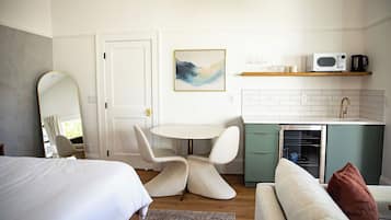 Free WiFi, bed sheets