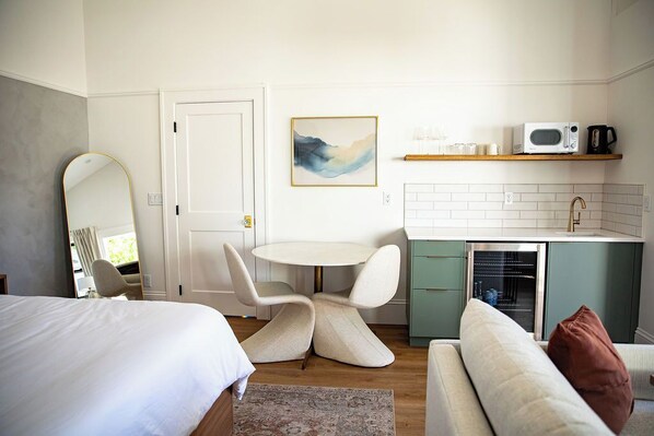 واي فاي مجانًا وملاءات أسرّة