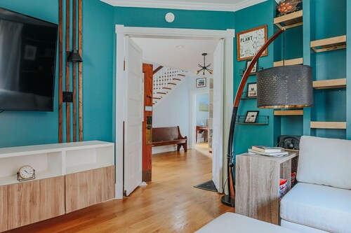 The Wayne Shire: Sleeps 8 + Downtown Waynesboro