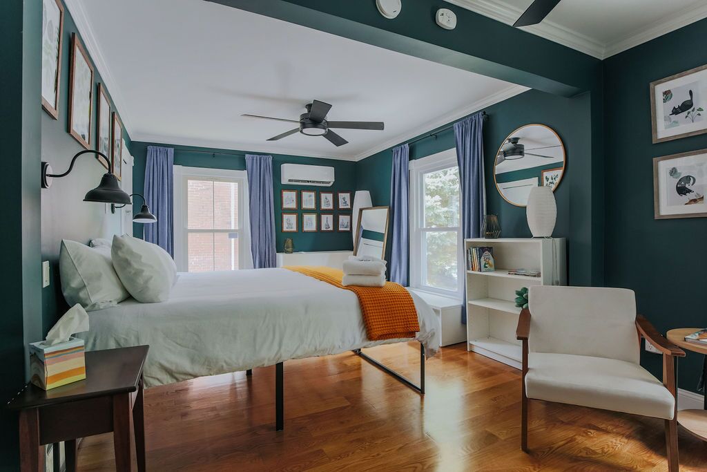 Skrivebord, strykejern/-brett, wi-fi (inkludert) og sengetøy