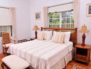3 slaapkamers, een strijkplank/strijkijzer, internet, beddengoed