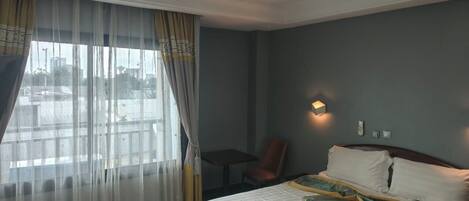 Iron/ironing board, WiFi, bed sheets