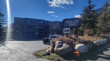 المنطقة المحيطة بالمنشأة