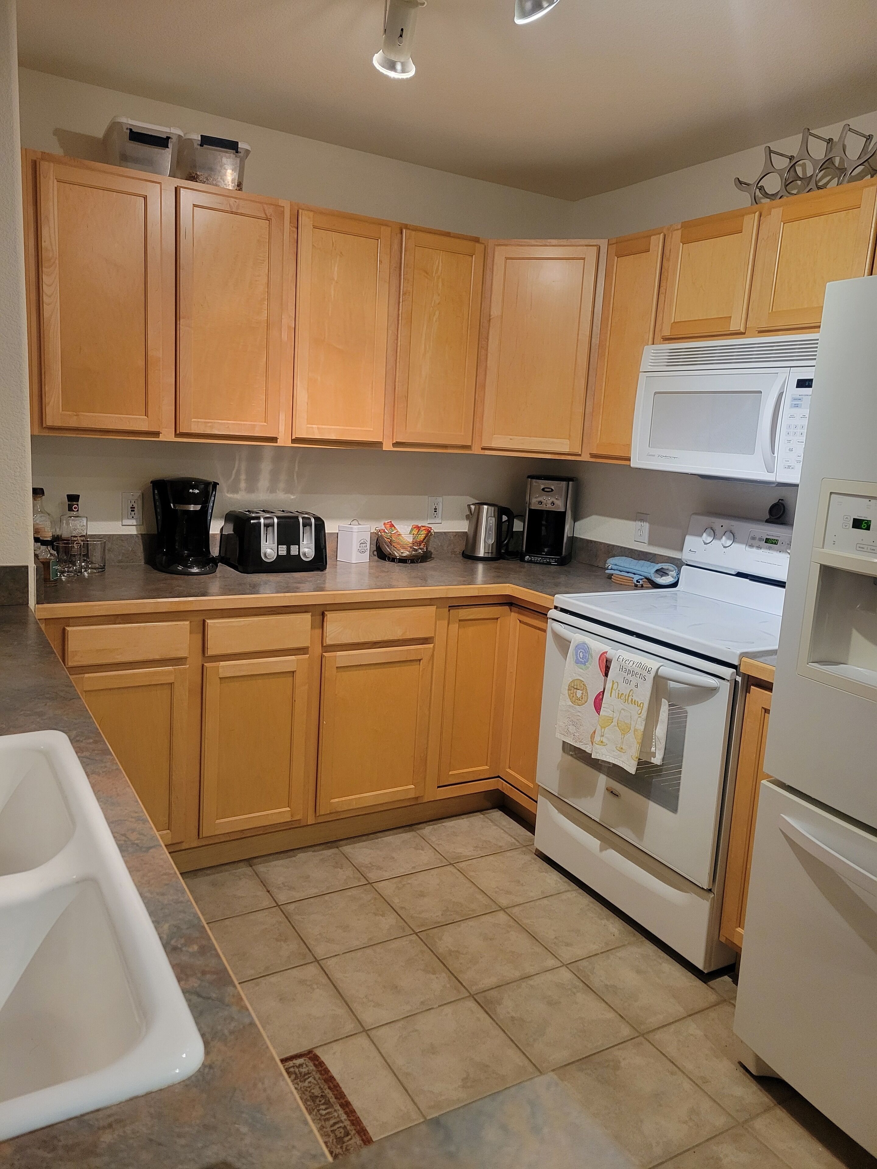 Mikrowelle, Ofen, Herdplatte, Geschirrspüler