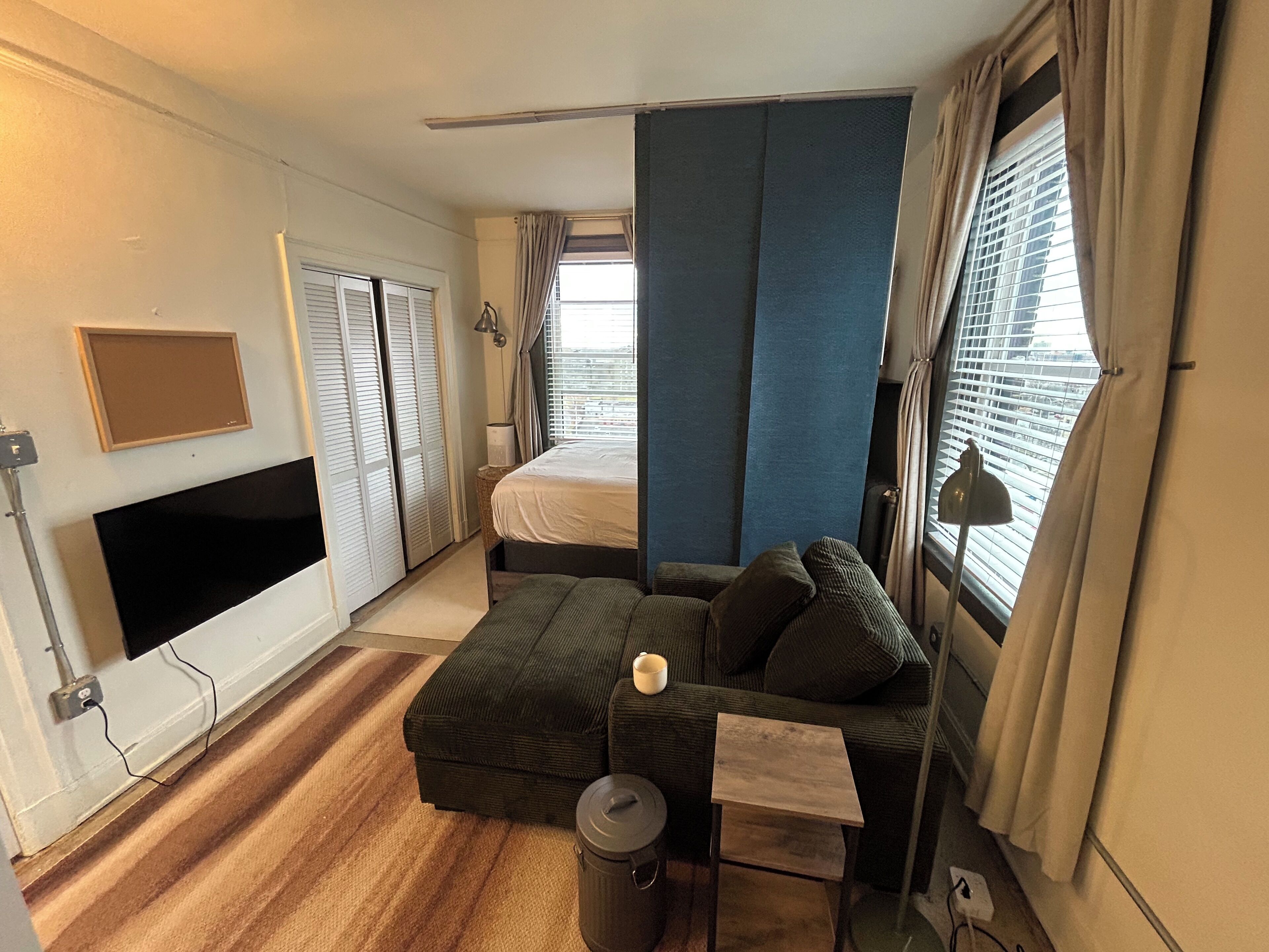 1 slaapkamer, een strijkplank/strijkijzer, wifi, beddengoed