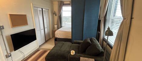 1 slaapkamer, een strijkplank/strijkijzer, wifi, beddengoed