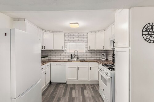 3-bedroom house with AC in Superior, AZ