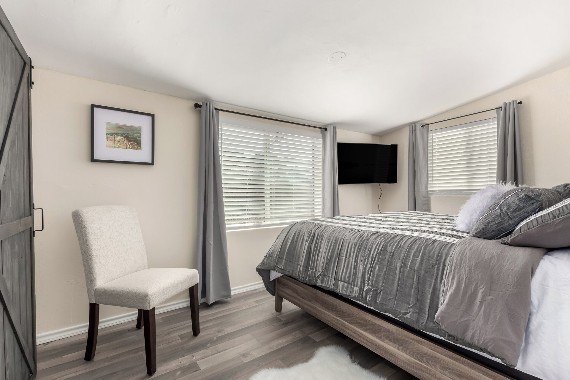 3 slaapkamers, een bureau, een strijkplank/strijkijzer, gratis wifi