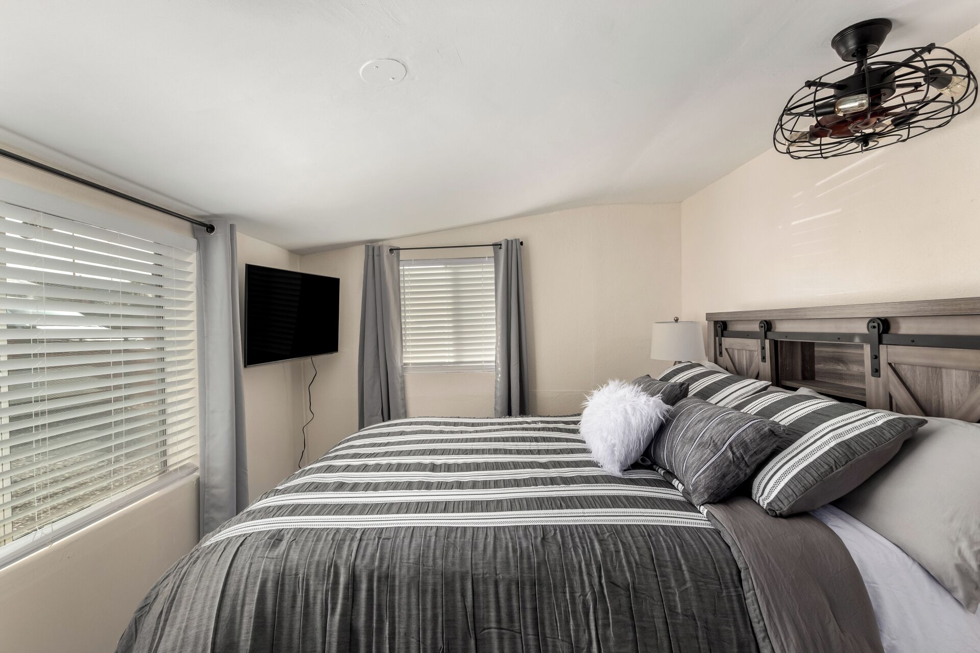 3 chambres, bureau, fer et planche à repasser, Wi-Fi gratuit
