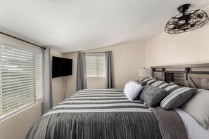 3 bedrooms, desk, iron/ironing board, free WiFi - 3-bedroom house with AC in Superior, AZ (Superior)