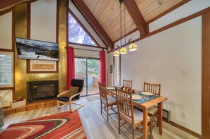 Dining - Incline Village Condo 2 Fl 3 Bdrm/ 7 Guests  2 Car Permits (Incline Village)