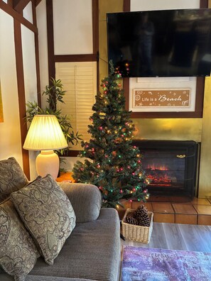 Living area - Incline Village Condo 2 Fl 3 Bdrm/ 7 Guests  2 Car Permits (Incline Village)