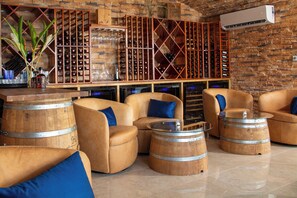 Restaurant - Villa Vino Lucia & Helen's Wine Cellar (Marigot Bay)