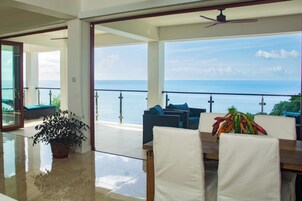 Apartamento de lujo, balcón, vistas al mar | Caja fuerte, cortinas opacas, sistema de insonorización