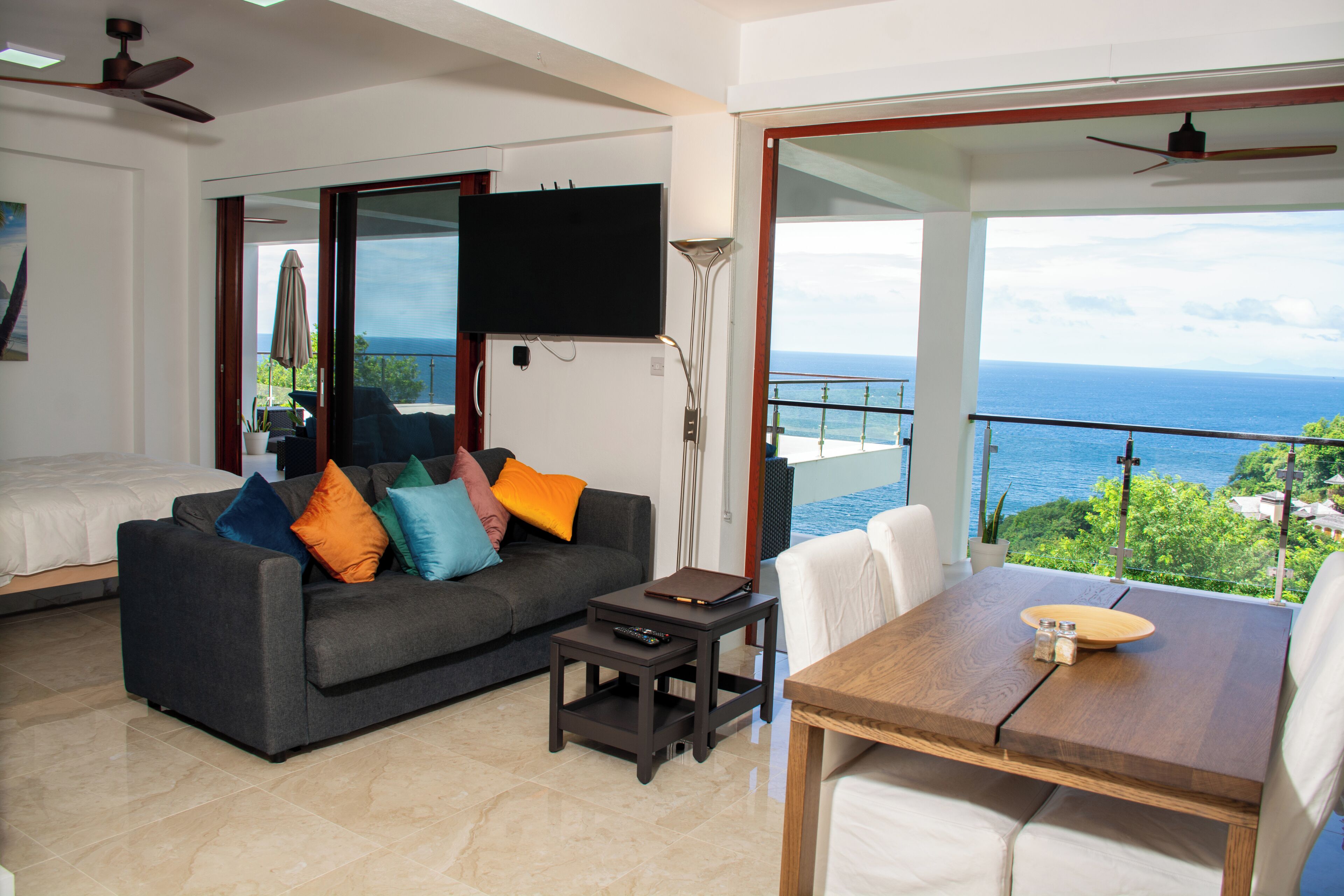 Caja de seguridad en la habitación y cortinas blackout 