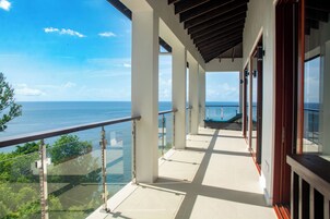 Luxury Apartment, Balcony, Sea View | In-room safe, blackout drapes, soundproofing, iron/ironing board