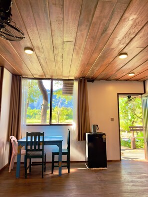 Double Room, 1 King Bed, Mountain View | Iron/ironing board, free WiFi - Dalasone Pool Villas (Vang Vieng)